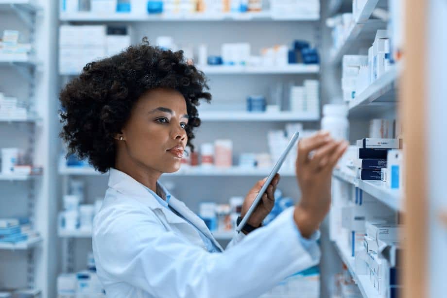 Salaire d’un préparateur en pharmacie : ce que vous devez savoir
